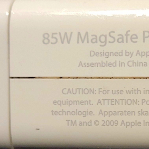 Magsafe 1, 85 Watt Charger for Apple MacBook - Picture 2 of 3
